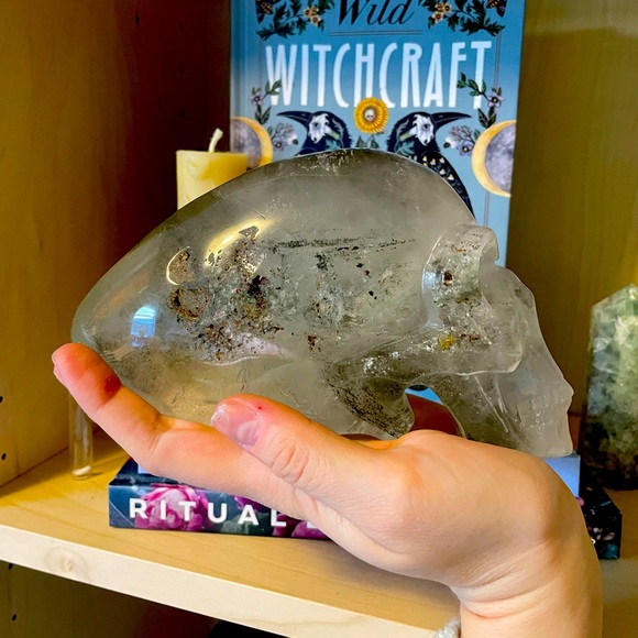 Large Hand Carved Alien Crystal Skull - Picture 6 of 7